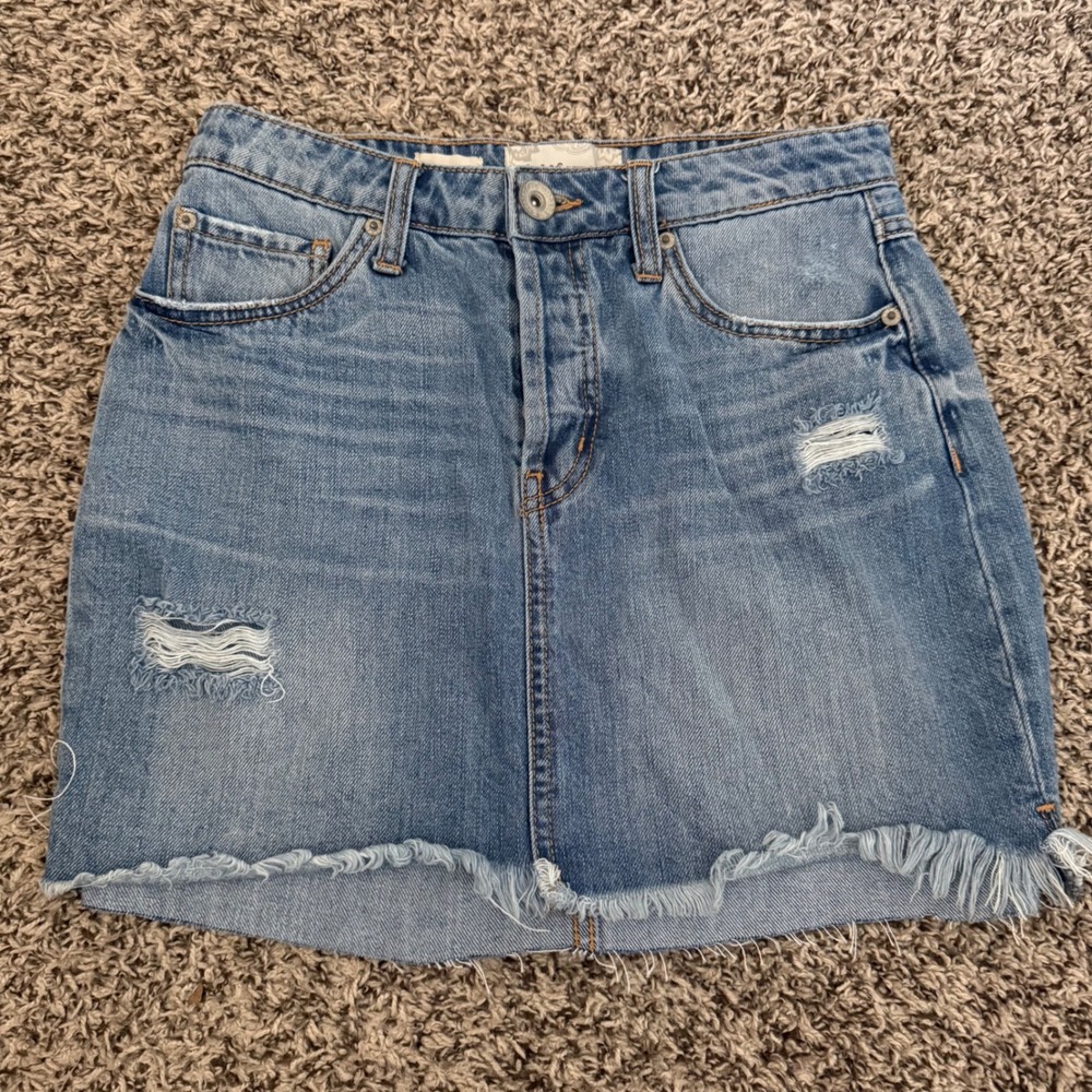 Band of Gypsies Ella Distressed Denim Mini Skirt Blue Frayed Hem Womens Size 25